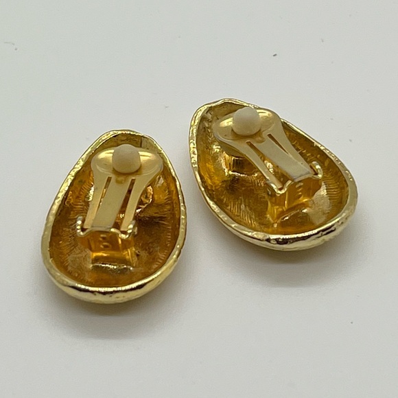 Vintage Gold Tone Chevron Textured Clip-on Earrings - Picture 6 of 6